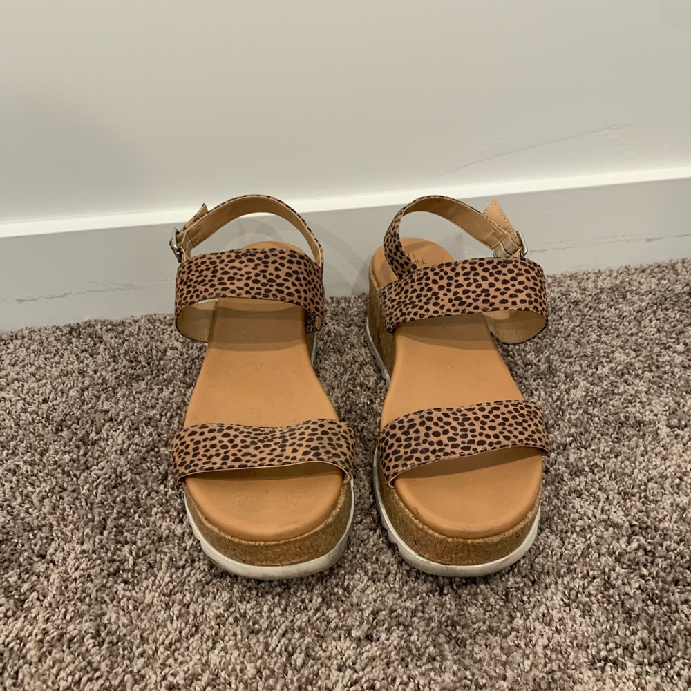 Time and Tru platform sandals size 10